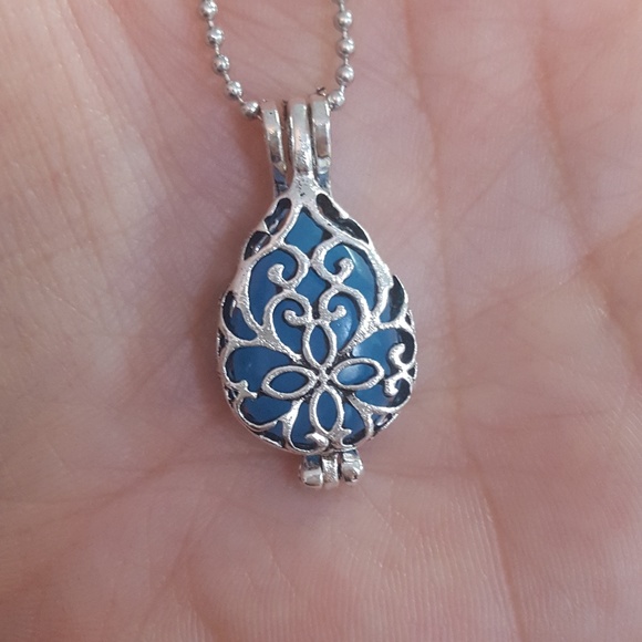 Glow in the Dark Filigree Locket Necklace - Picture 5 of 5